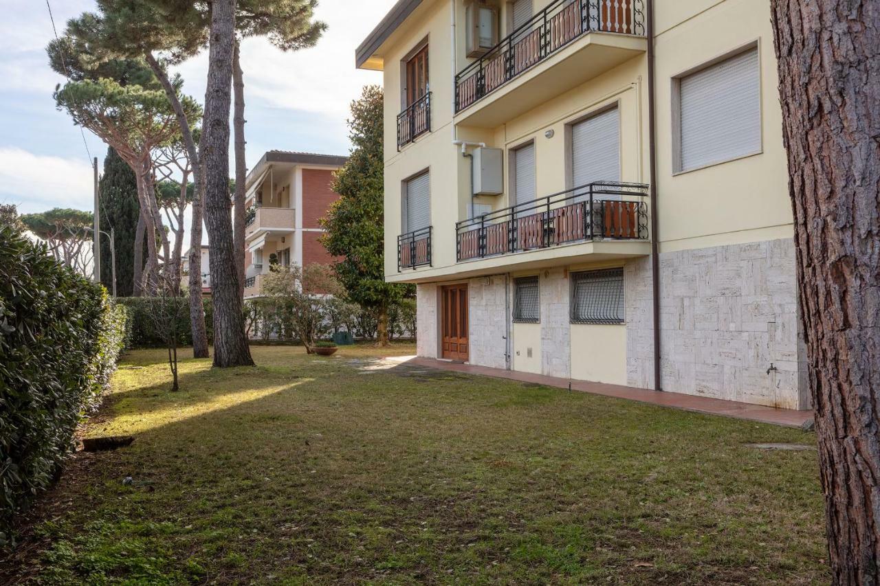 Appartamento Tina Lido di Camaiore Eksteriør billede